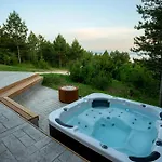 度假村 Continental Adventure - Mountain Escape & Glamping 利夫诺
