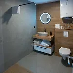 Continental Adventure - Mountain Escape & Glamping 度假村 利夫诺